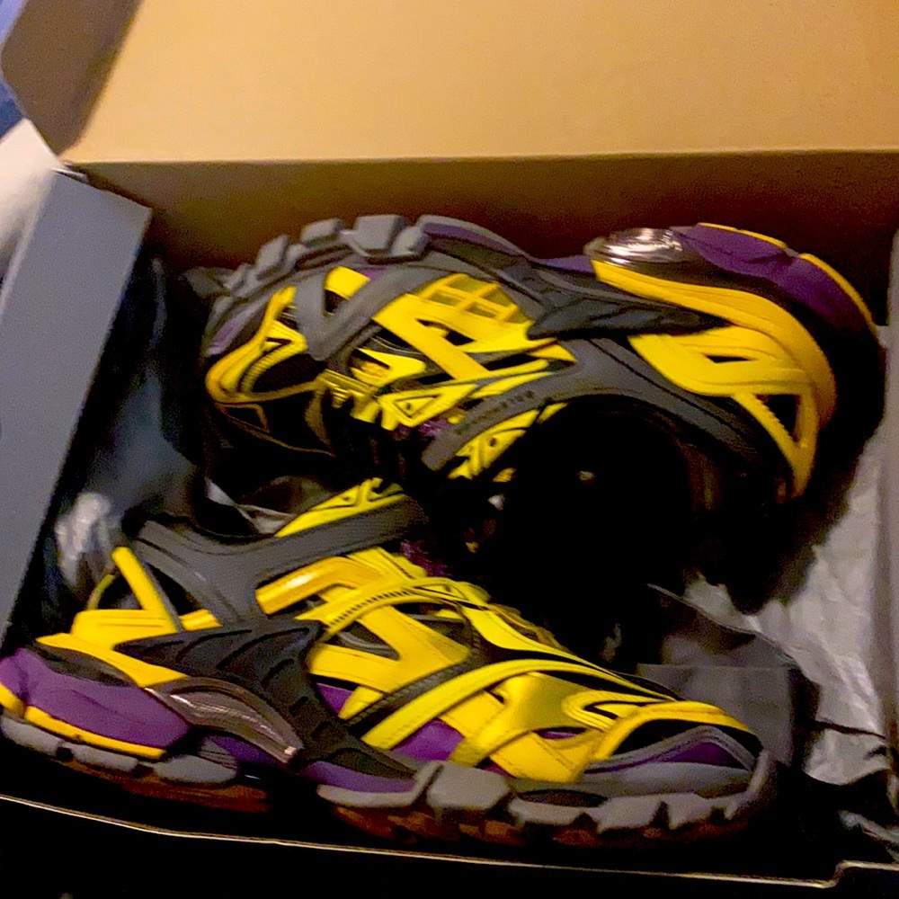 Balenciaga track 2 only worn once size 42
